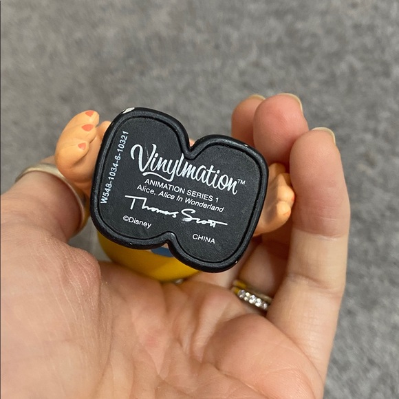 🌵 Retired Disney Vinylmation Alice from the "Into Wonderland" series! - Picture 3 of 3